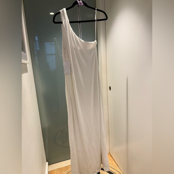 Third Form White One-Shoulder Dress - Picture 5 of 7